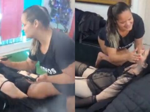 Puta safada abrindo a buceta rosada no sofá