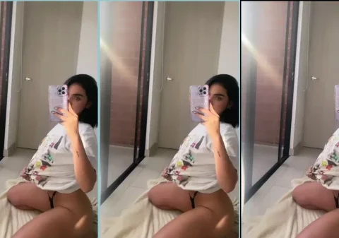 Ninfetinha muito linda em frente ao espelho mostrando sua calcinha preta