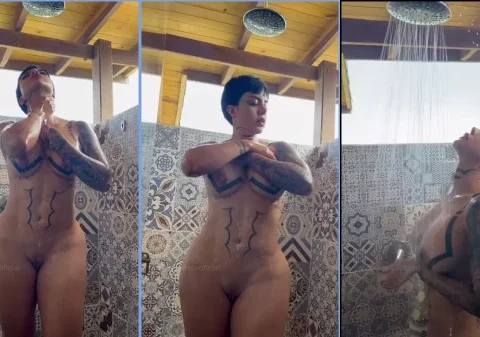 Putinha cavala de cabelo curto exibindo os peitões sensuais