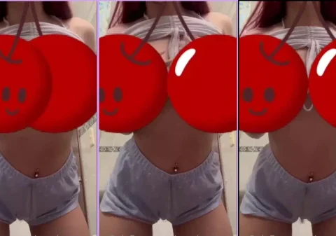 Safadinha se exibindo com o seu corpinho muito sexy