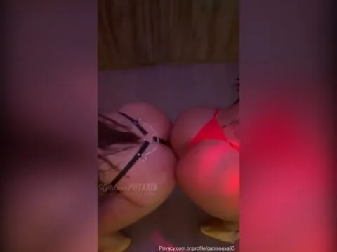 Duas gatas paulistas se esfregando no motel até gozar