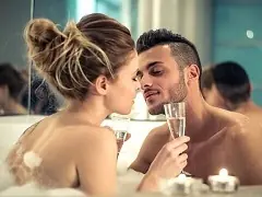 Conto erótico real fodendo a sogra peituda na jacuzzi após muito vinho
