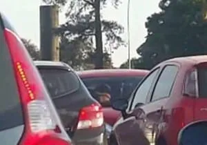 Flagra Amador Nacional de Gostosa da CEUB de Brasilia Metendo no Carro da Faculdade