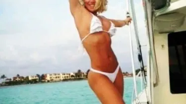 Video Amador Incrível da Jessica Lamborghini Essa Loira Famosa e Super Cavala em Navio
