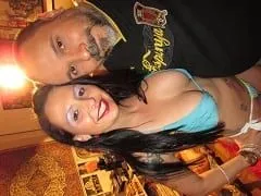 Don e Dinni Dois Tarados Fizeram Uma Filmagem Independente de Putaria Com Ela Mamando e Levando Rola em pé