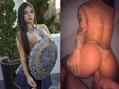 Paula Steil dando o cuzinho deitada de rabão pra cima