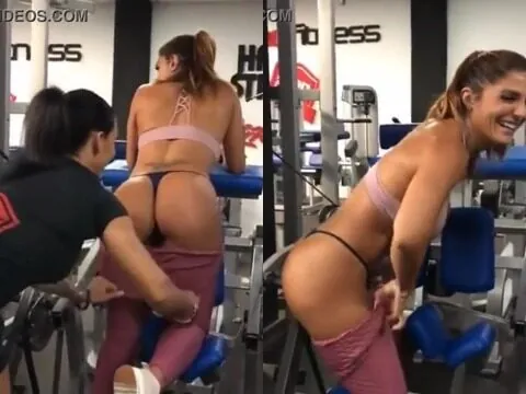 Mulher deliciosa se exibindo na academia mostrando a raba