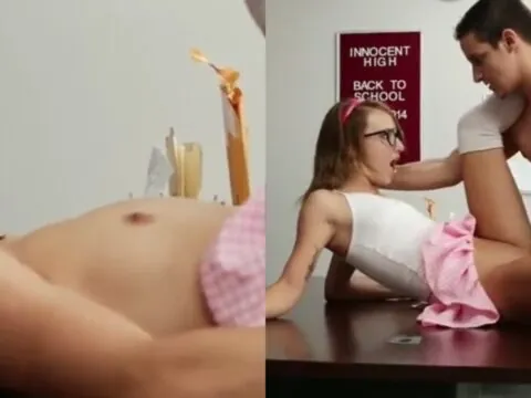 Colega safada gemendo alto na sala de aula enquanto é comida
