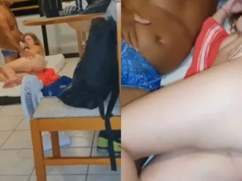 Novinha safada dando o cu no banheiro para o novinho
