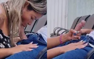 Safada escondida engolindo rola na sala de espera do dentista até pedir leite na boquinha