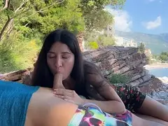 Novinha mamando escondida na praia
