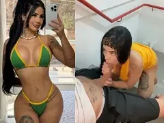 Porno de putaria com novinha gostosa de BH transando na escada do prédio